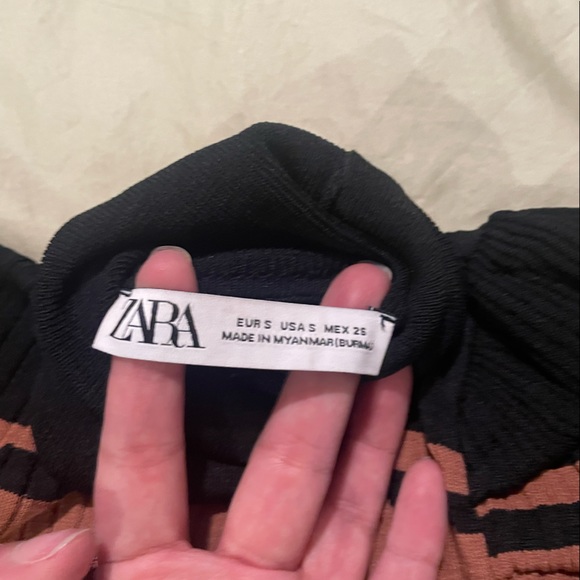 Zara sweater! Like new fashion sweater - Picture 2 of 2